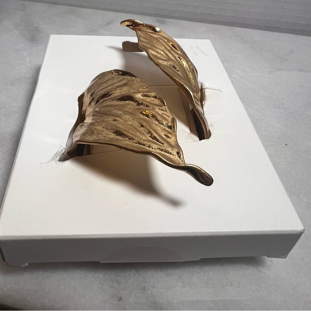Zara Golden Metal Bracelet with Leaf Design NWT 1856 / 223 - Picture 9 of 11